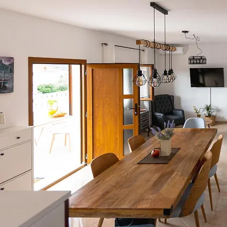 Casa Korina, 3 With Private Pool Guest house Voluja
